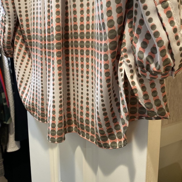 Beautiful size M top from NYDJ - Picture 9 of 9